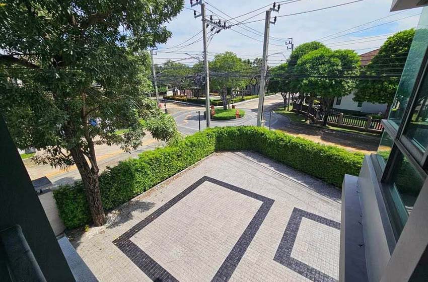 House with Shared Pool in Chaengwattana (near Nichada Thani) 